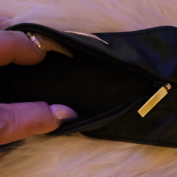 AUTHENTIC GUCCI LEATHER BRACELET WITH SECRET POCKET - Picture 4 of 10